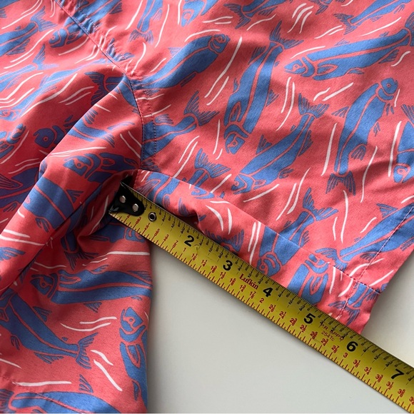 Vineyard Vines Boys Pink blue Fish print swim Trunks M 12-14 - Picture 5 of 5